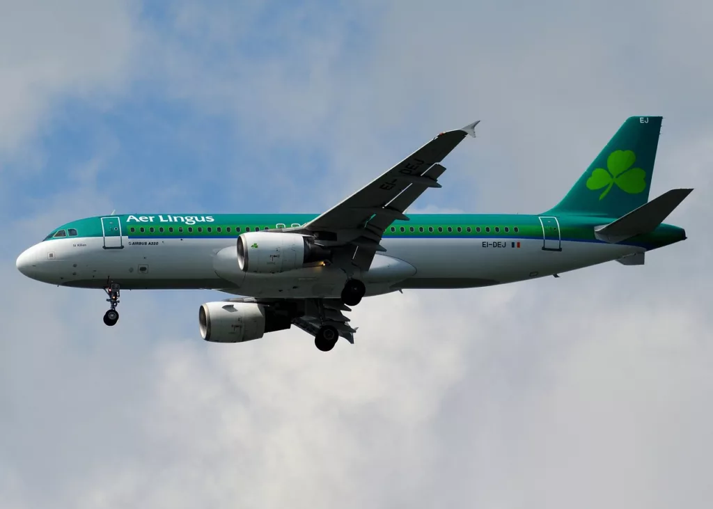 Aer Lingus A320 in the air - Aer Lingus provides free in-flight Wi-Fi to business class passengers