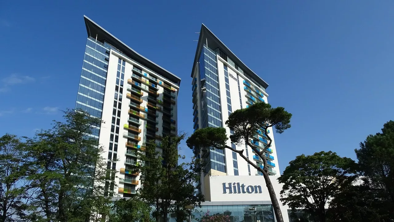 Register Now: Renew Hilton Honors Status for 2023 With Just 1 Stay
