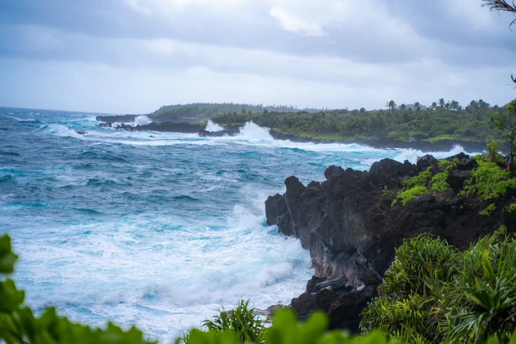 green trees on rocky shore by the sea under white cloudy sky during daytime stockpack unsplash - Maui,hidden gems