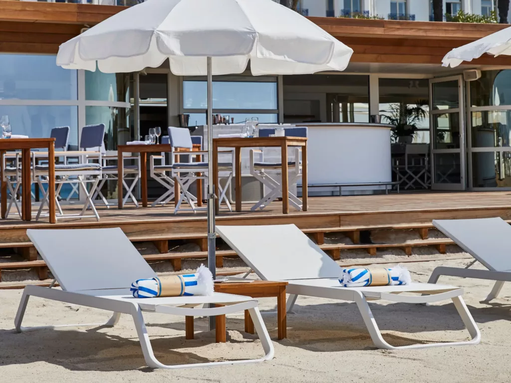Hotel Martinez by Hyatt beach beds - World of Hyatt Global Promotion