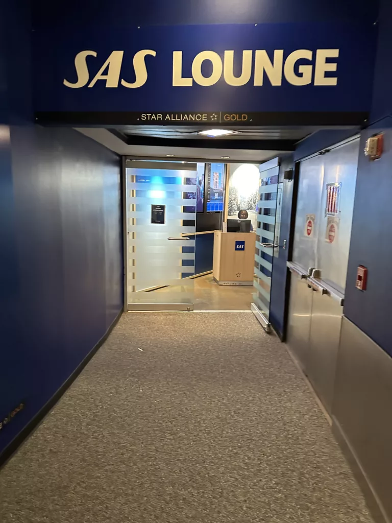 SAS Lounge Newark - entrance