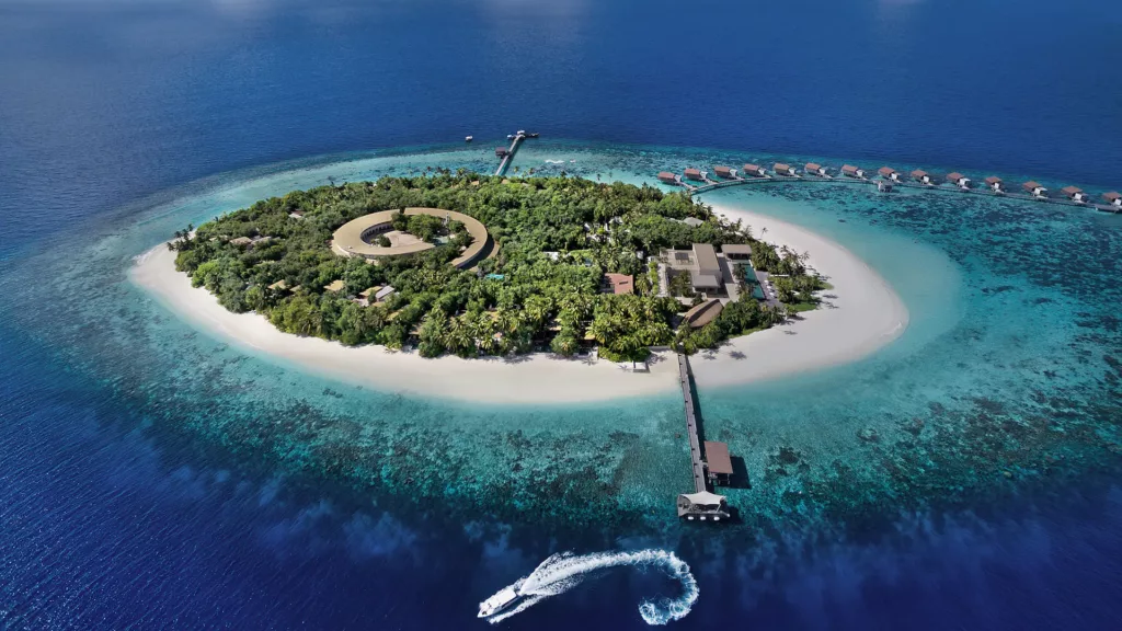 Use the World of Hyatt Credit Card at properties like the Park Hyatt Maldives Hadahaa
