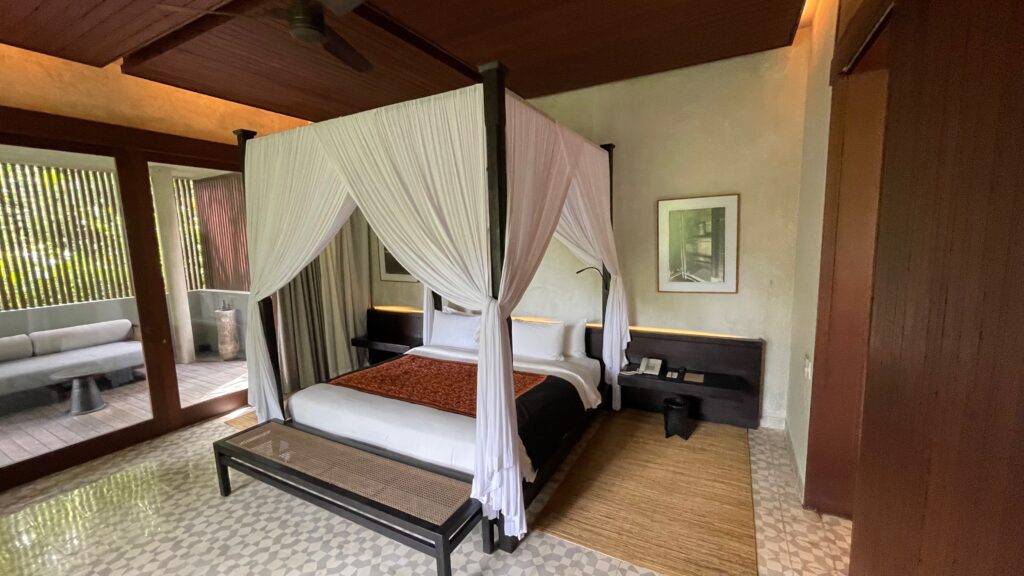 Alila Ubud - Terrace Tree Villa bedroom - supersize king bed