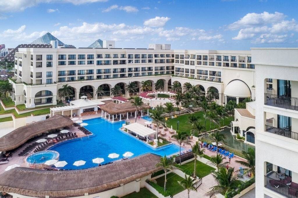 Earning Marriott Bonvoy Gold is fairly easy with credit cards so many guests at hotels like the Marriott Cancun Resort