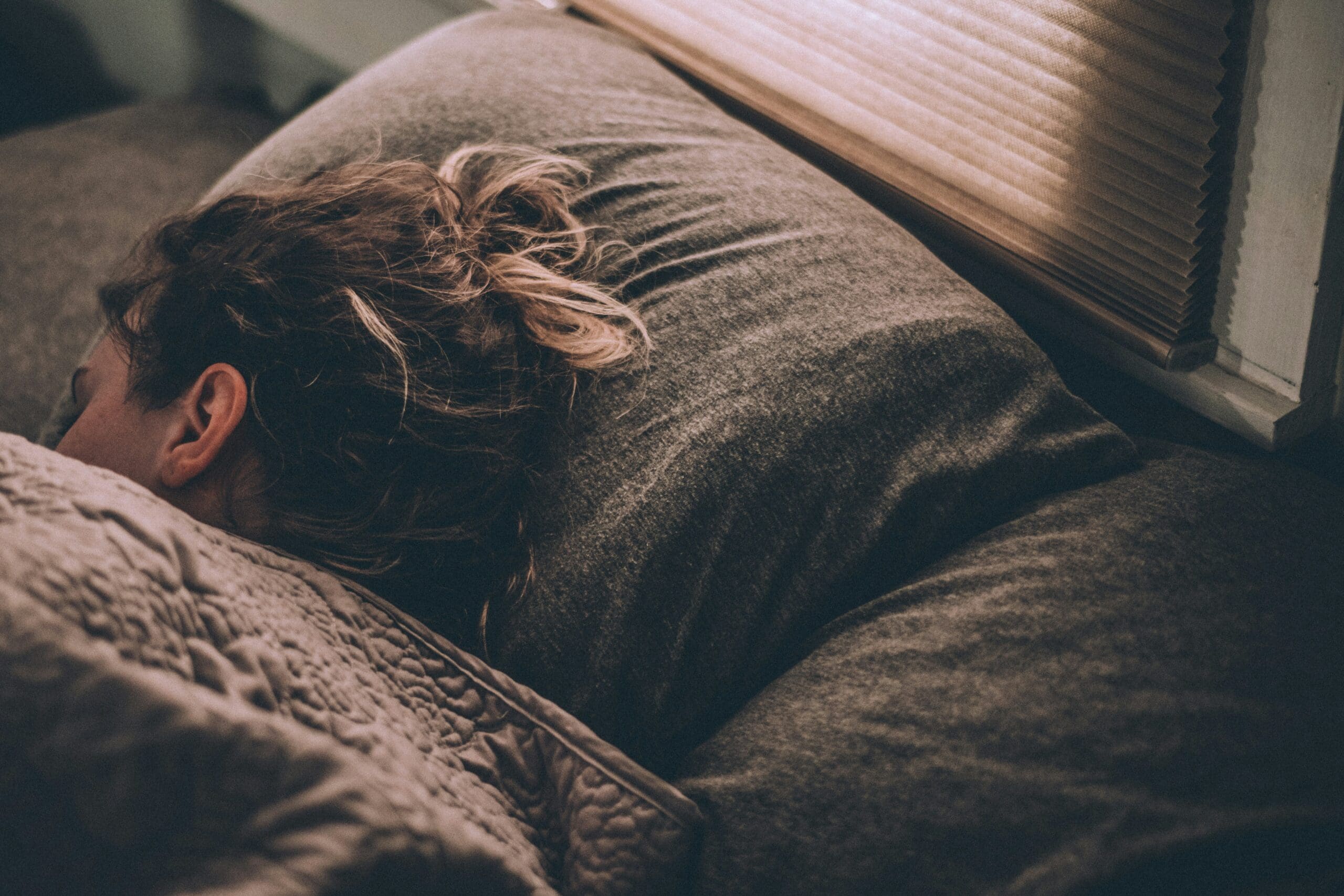 The Best Temperature To Sleep At (According To Health Authorities & Experts)